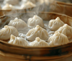 Comment déguster le xiao long bao : guide complet des techniques et astuces pour savourer ces raviolis chinois