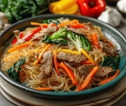 Recette japchae coréen authentique : nouilles de patates douces aux légumes et viande sautés