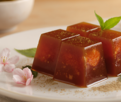 découvrez la recette du yokan (ou yang'geng), une délicieuse gelée japonaise à base de haricots azuki. facile à préparer, cette douceur traditionnelle ravira les amateurs de desserts raffinés et exotiques.