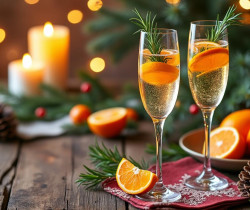 découvrez une recette fraîche et festive de cocktail alliant le pétillant du prosecco, la douceur acidulée des clémentines et le parfum aromatique du romarin, parfaite pour vos apéritifs.
