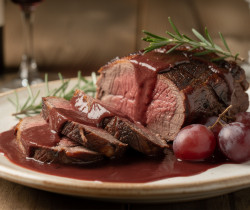 découvrez la recette authentique du brasato al barolo, un délicieux bœuf braisé mijoté lentement dans le vin rouge piémontais, pour un plat savoureux et raffiné.