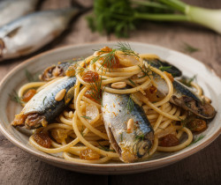 découvrez la recette authentique de la pasta con le sarde, un plat sicilien savoureux à base de sardines, fenouil sauvage et raisins secs pour un goût unique.