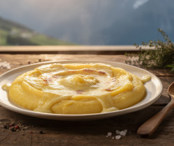découvrez la recette authentique de la polenta concia, un plat traditionnel valdôtain riche en fromage fondant, parfait pour réchauffer vos repas.