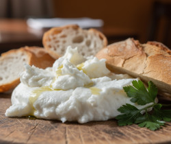 découvrez le baccalà mantecato, la délicieuse crème de morue vénitienne, une spécialité authentique et fondante qui ravira vos papilles.