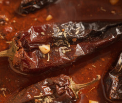 découvrez le chipotle en adobo, ces piments fumés savoureux baignés dans une sauce adobo épicée, parfaits pour relever vos plats avec une touche authentiquement mexicaine.