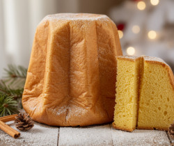 découvrez le pandoro, la délicieuse brioche de noël typique de vérone, légère et sucrée, parfaite pour célébrer les fêtes en famille.
