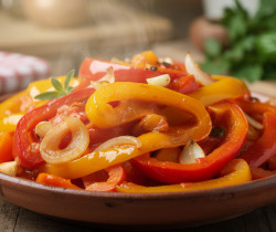 découvrez la peperonata, une recette italienne savoureuse de poivrons mijotés aux saveurs authentiques, idéale en accompagnement ou plat principal.