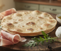 découvrez la recette traditionnelle de la piadina romagnola, la galette italienne maison simple et savoureuse à préparer chez vous.
