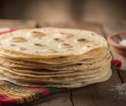 découvrez nos délicieuses tortillas de harina, les authentiques tortillas de blé mexicaines, parfaites pour vos recettes traditionnelles et repas savoureux.