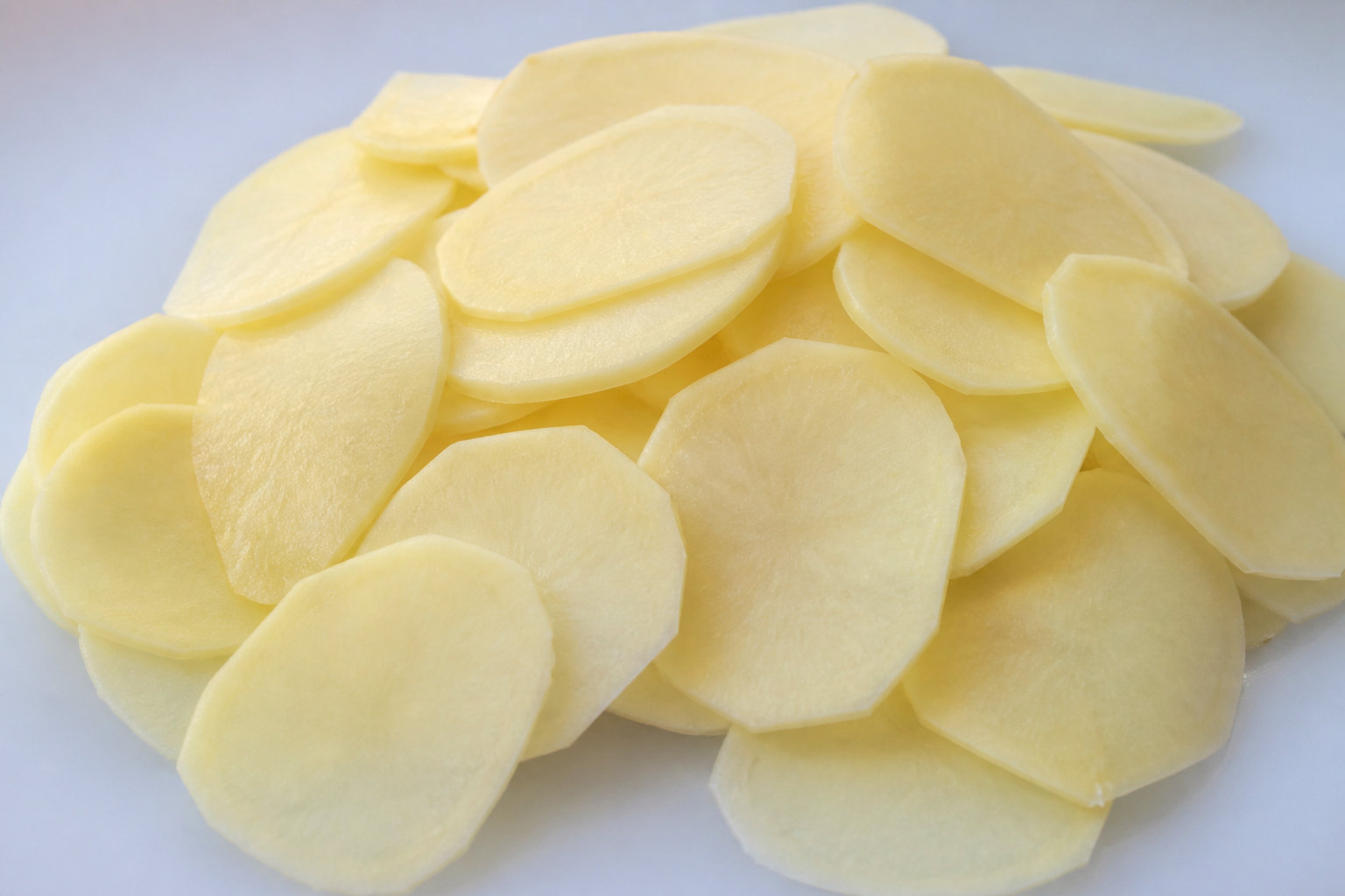 L'astuce de la pomme de terre crue et des féculents